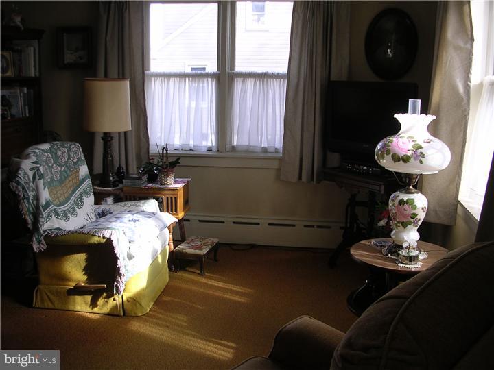 565 Erie Road Quakertown, PA 18951 - Photo 4 of 11 Living Room
