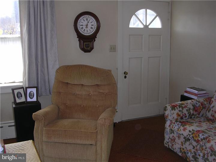 565 Erie Road Quakertown, PA 18951 - Photo 5 of 11 Living Room