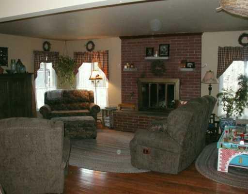 265 Rochester Road Freedom, PA 15042 - Photo 3 of 8 Living Room.