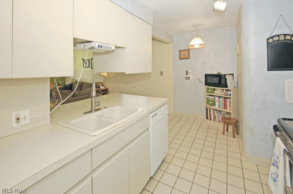 4911 Farnhurst Road Cleveland, OH 44124 - Photo 9 of 24 Gallery Image 9