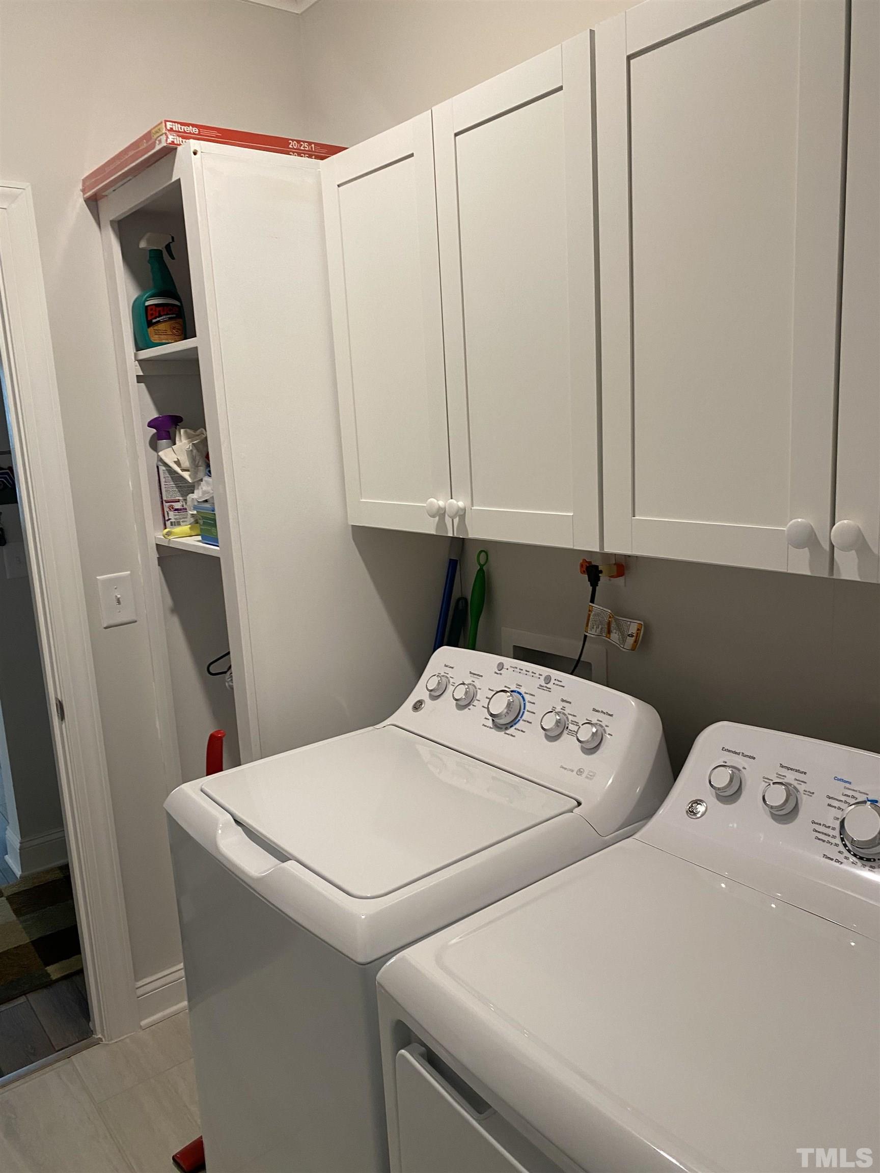 107 Ivory Lane Raleigh, NC 27610 - Photo 7 of 25 a utility room with dryer and washer