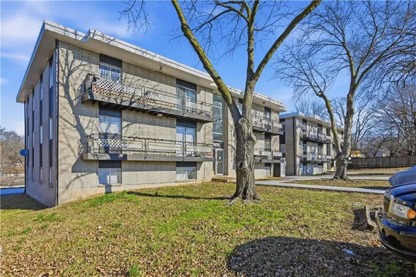 $1,900,000 | 9930 East 36th Street South, Independence, MO 64052