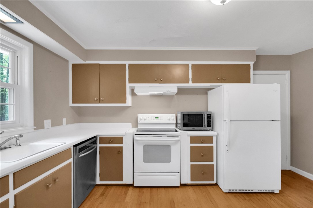 106 Mitchell Avenue Clemson, SC 29631 - Photo 10 of 31 This functional kitchen provides a practical layout for daily living and culinary tasks.