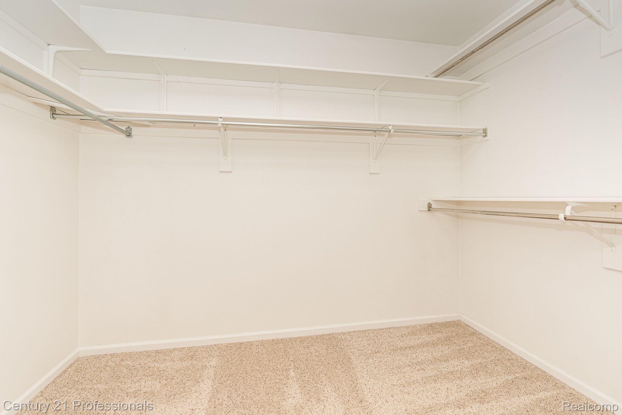 1643 Hillside Lane Rochester, MI 48307 - Photo 29 of 48 Gallery Image 29