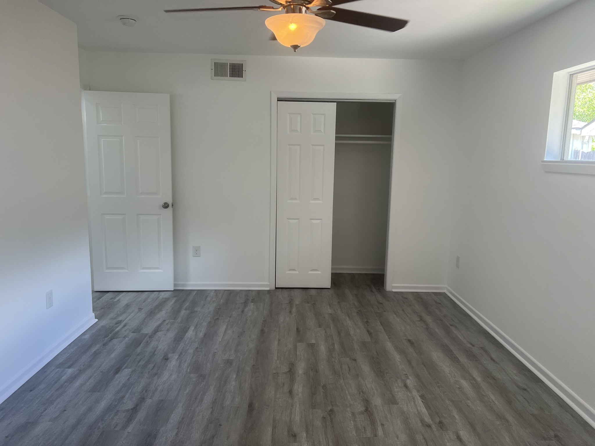 9007 Dunlap Street Houston, TX 77074 - Photo 19 of 22 Bed 3- huge light and bright
