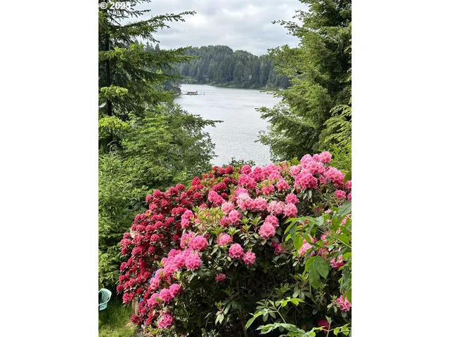 $175,000 | 3196 South Tenmile, Lakeside, OR 97449