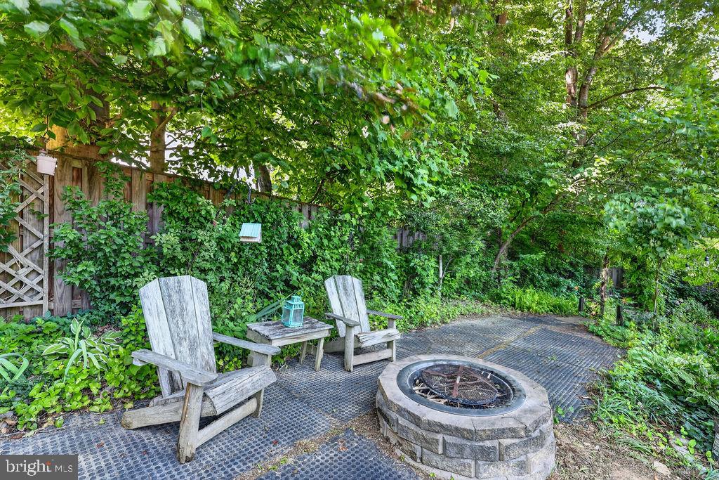 8471 Great Lake Lane Springfield, VA 22153 - Photo 49 of 65 a view of a backyard with plants and outdoor seating