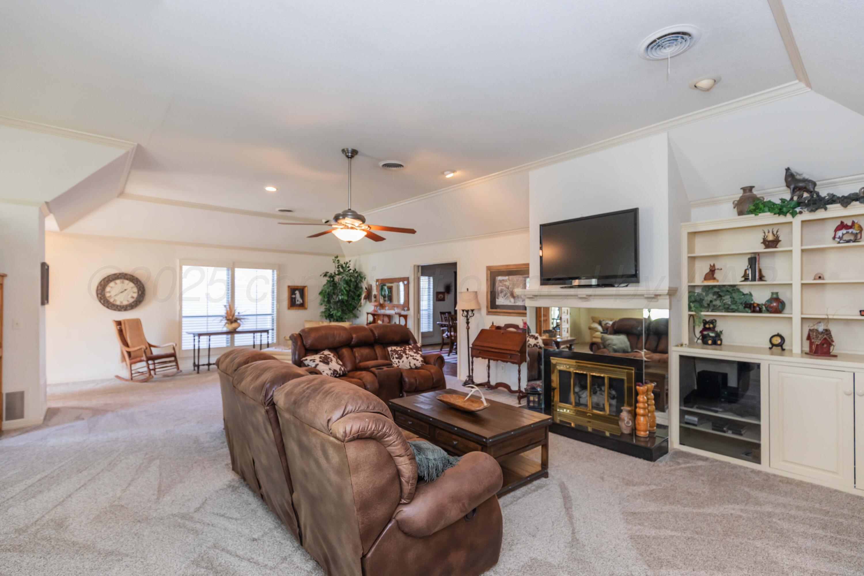 6212 Belpree Road Amarillo, TX 79106 - Photo 7 of 43 LIVING ROOM VIEW 5