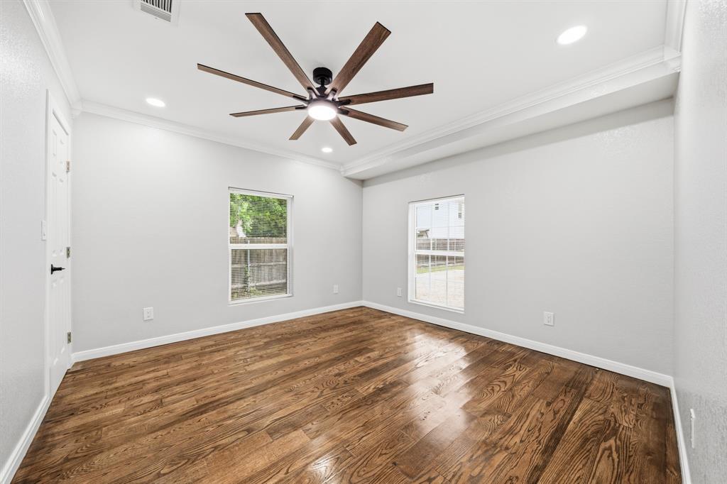 3313 South 3rd Street Waco, TX 76706 - Photo 9 of 28 a view of an empty room with a window