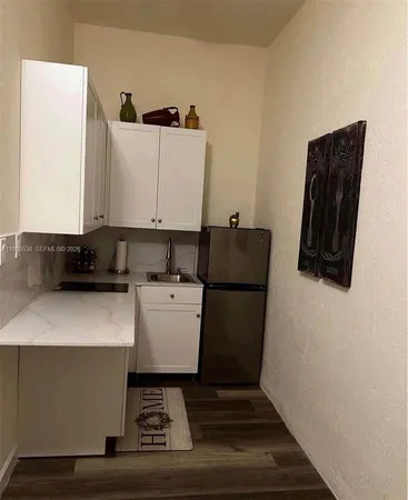 $1,100 | 2481 Northeast 2nd Drive, Unit 1, Homestead, FL 33033