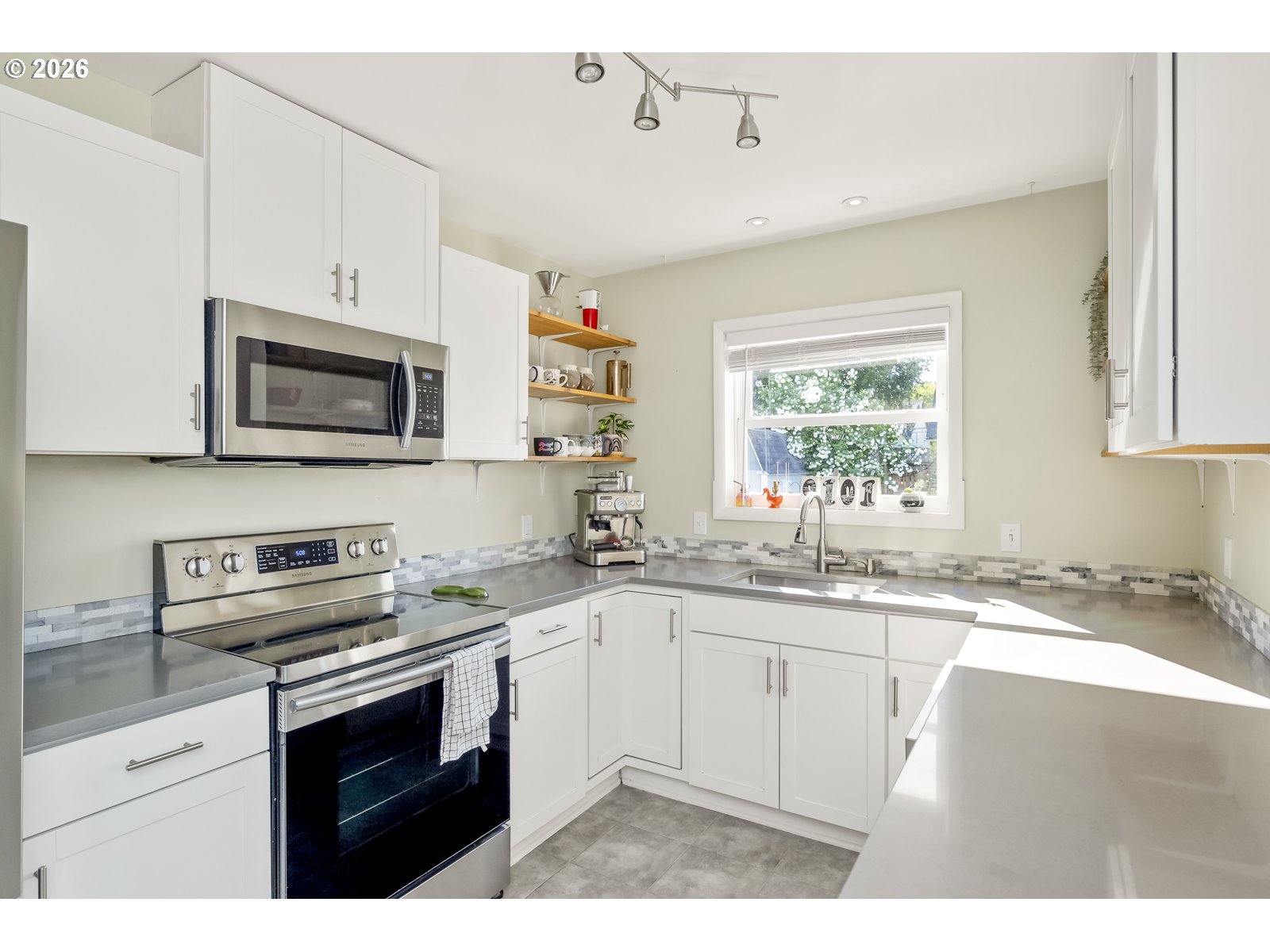 9101 North Allegheny Avenue Portland, OR 97203 - Photo 11 of 45