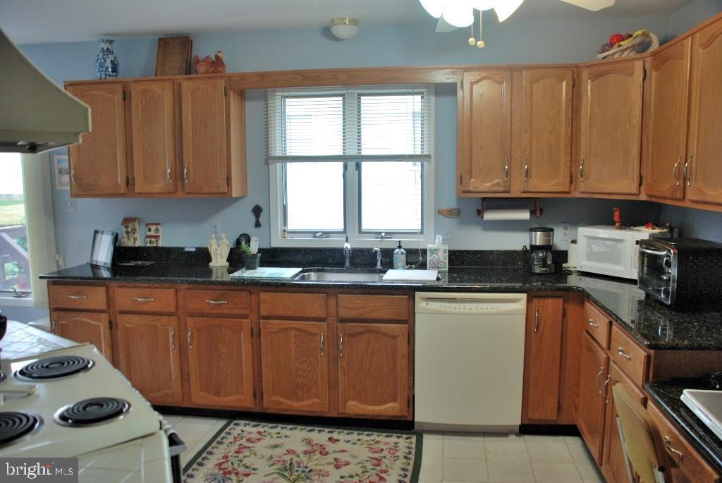 95 Ash Road, Unit 4 Manahawkin, NJ 08050 - Photo 8 of 15 Gallery Image 8