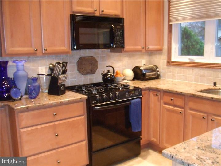 408 Cornwall Road Cherry Hill, NJ 08034 - Photo 3 of 15 Kitchen