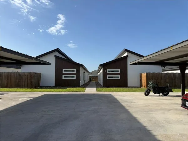 $1,400 | 1306 West Platinum Drive, Unit 4, Pharr, TX 78577