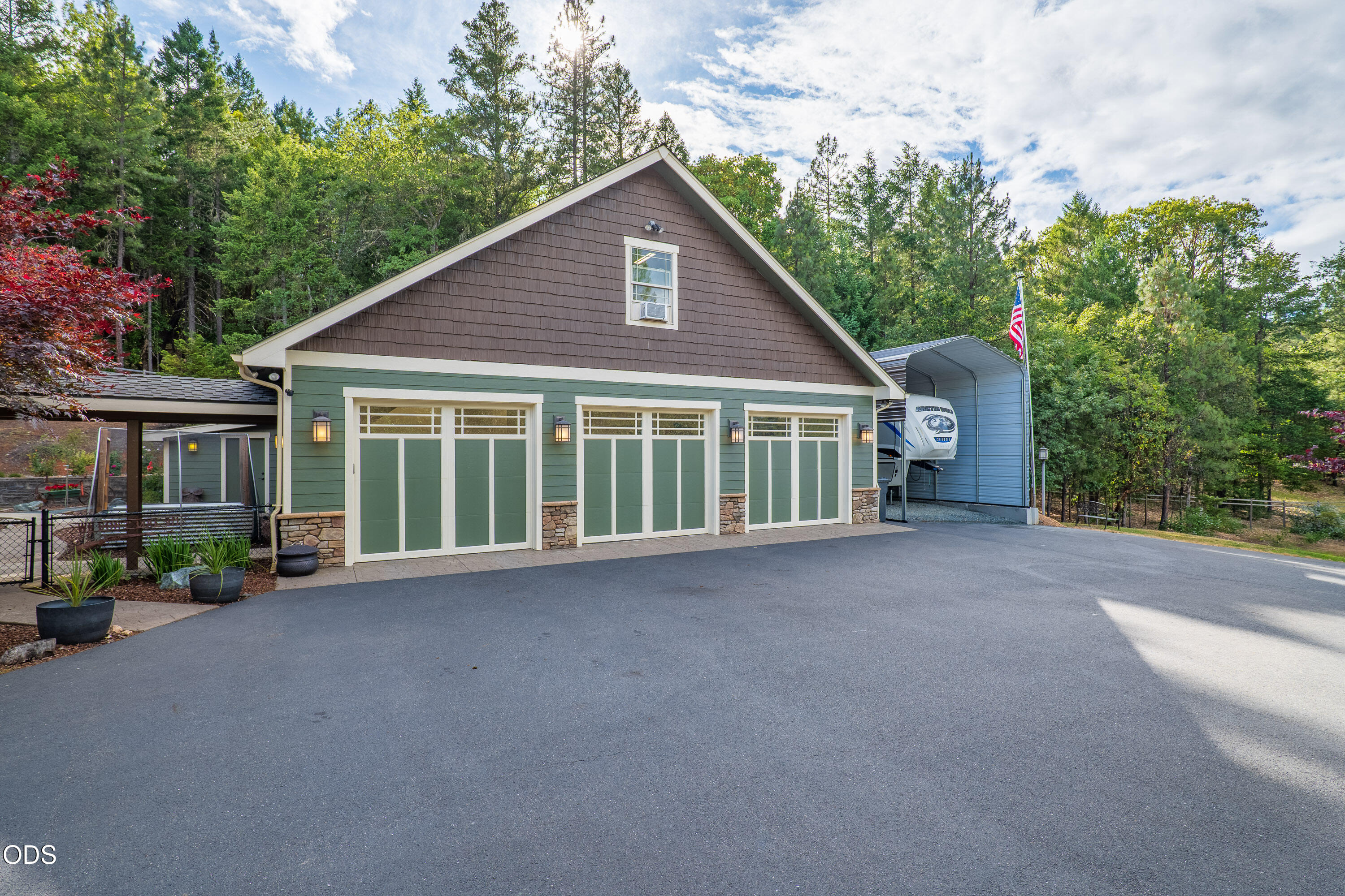 1321 Falcon Crest Lane Merlin, OR 97532 - Photo 45 of 57