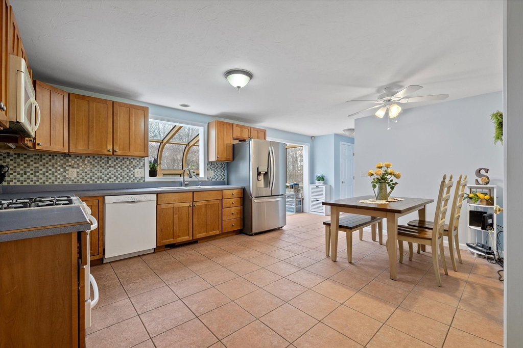 14 Wamsutta Ridge Road Charlton, MA 01507 - Photo 6 of 23
