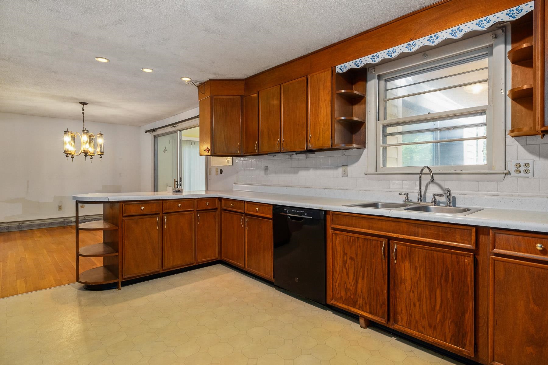 22 Harding Road Portsmouth, NH 03801 - Photo 8 of 33