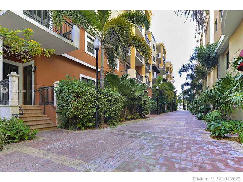 8395 Southwest 73rd Avenue, Unit 703 Miami, FL 33143 - Photo 18 of 20 Exterior Front