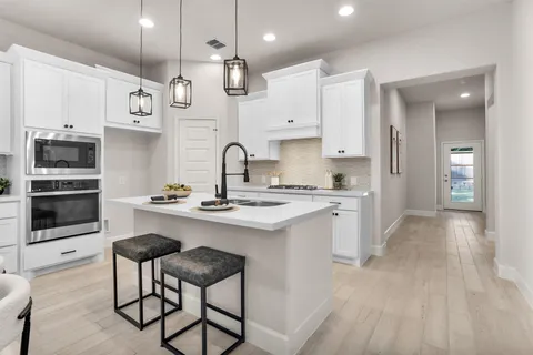 $415,000 | 340 Water Tupelo Drive, Montgomery, TX 77316