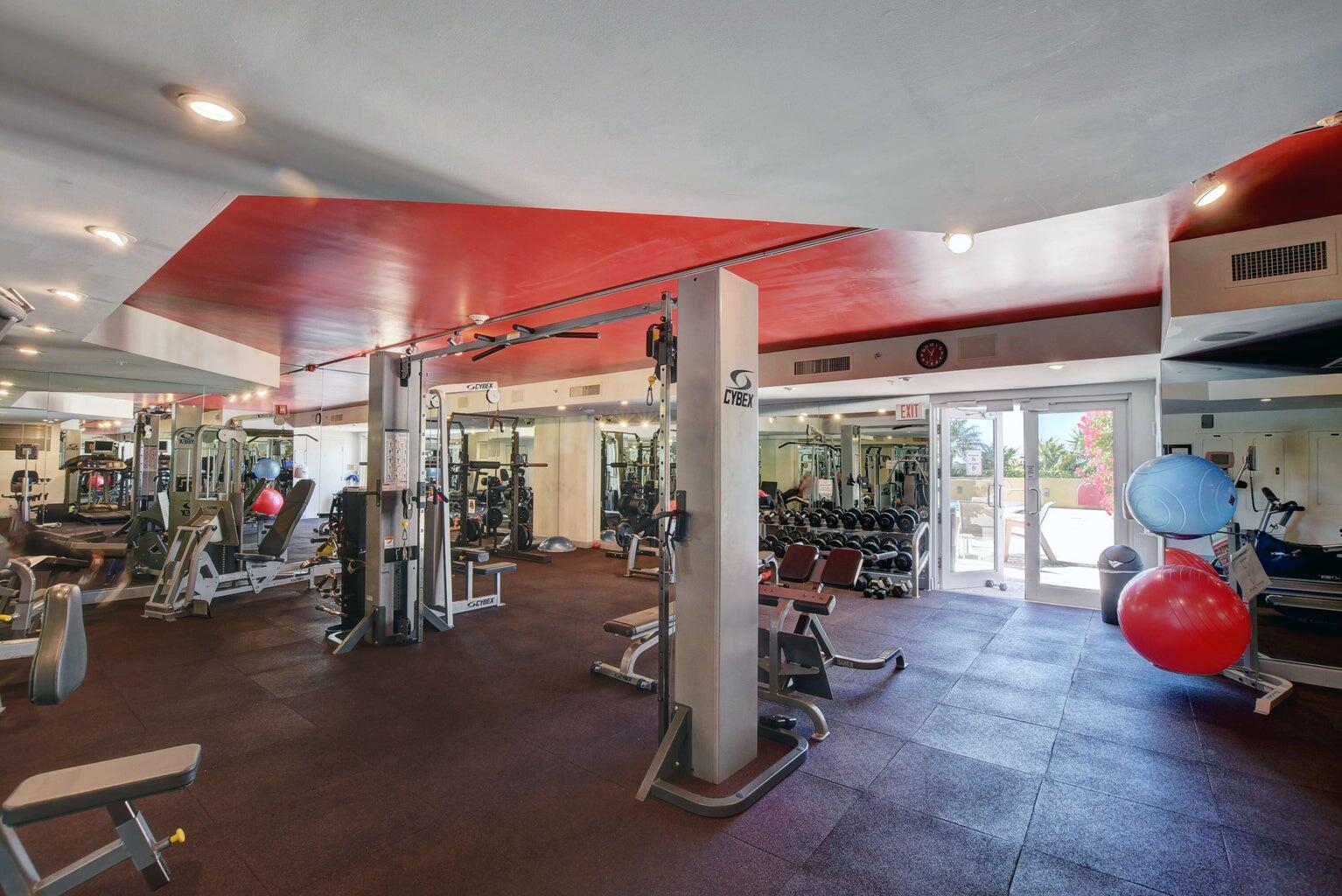1551 North Flagler Drive, Unit 802 West Palm Beach, FL 33401 - Photo 20 of 31 a view of a room with gym equipment