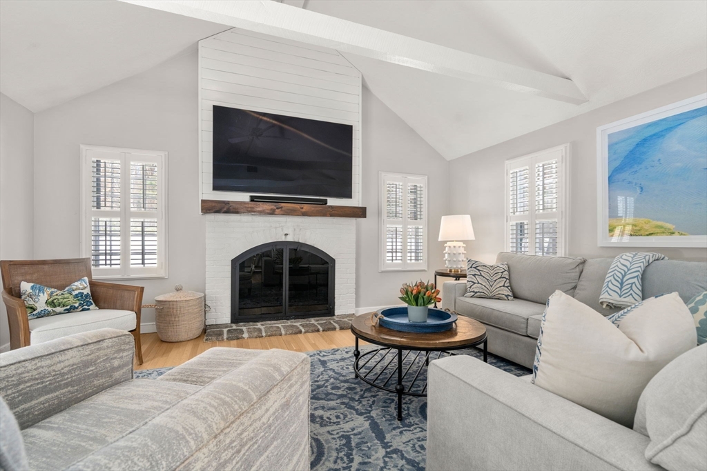 22 Longmeadow Road Hingham, MA 02043 - Photo 3 of 35