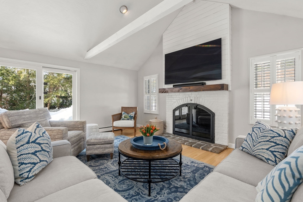 22 Longmeadow Road Hingham, MA 02043 - Photo 5 of 35