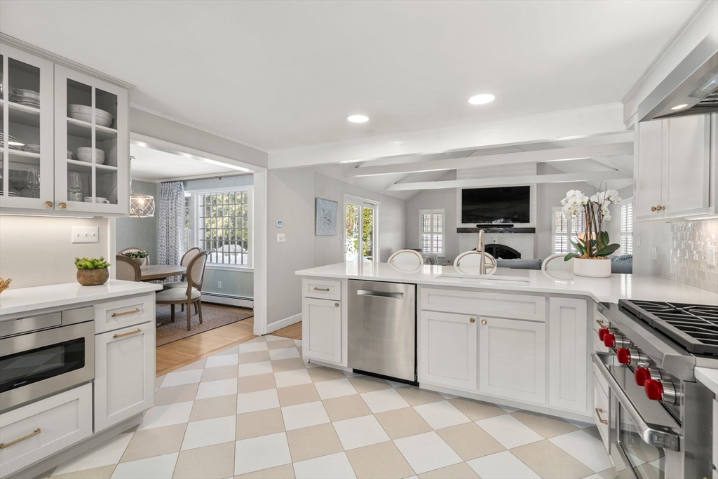 22 Longmeadow Road Hingham, MA 02043 - Photo 8 of 35