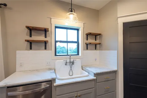 $749,900 | 1252 County Road 388, Hallettsville, TX 77964