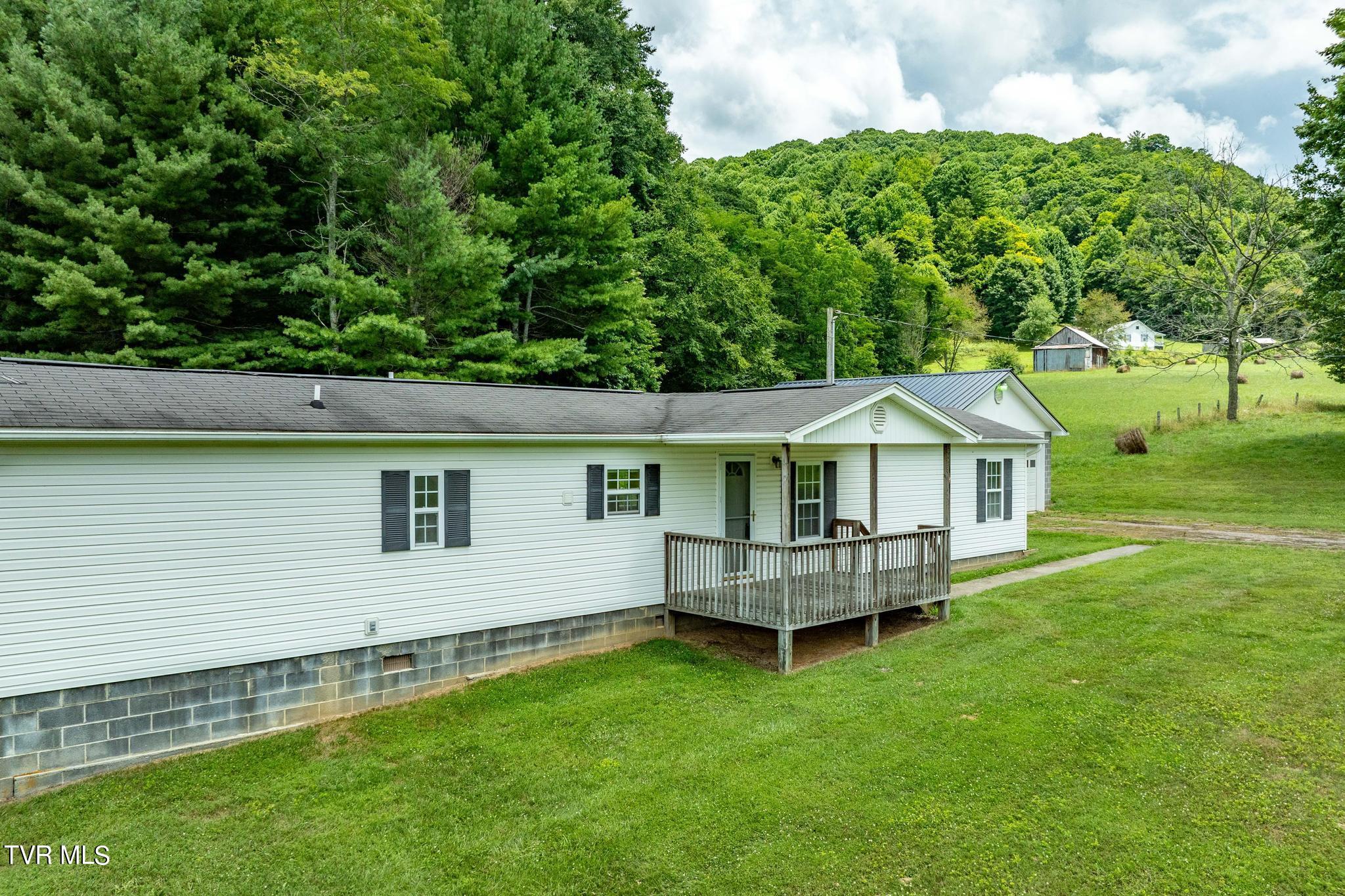 2051 Stage Road Mountain City, TN 37683 - Photo 2 of 64 2051 Stage Road (16 of 69)