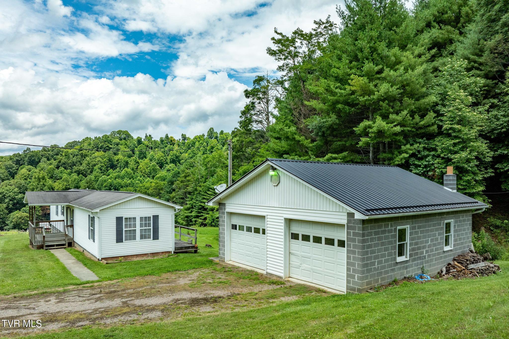 2051 Stage Road Mountain City, TN 37683 - Photo 3 of 64 2051 Stage Road (17 of 69)