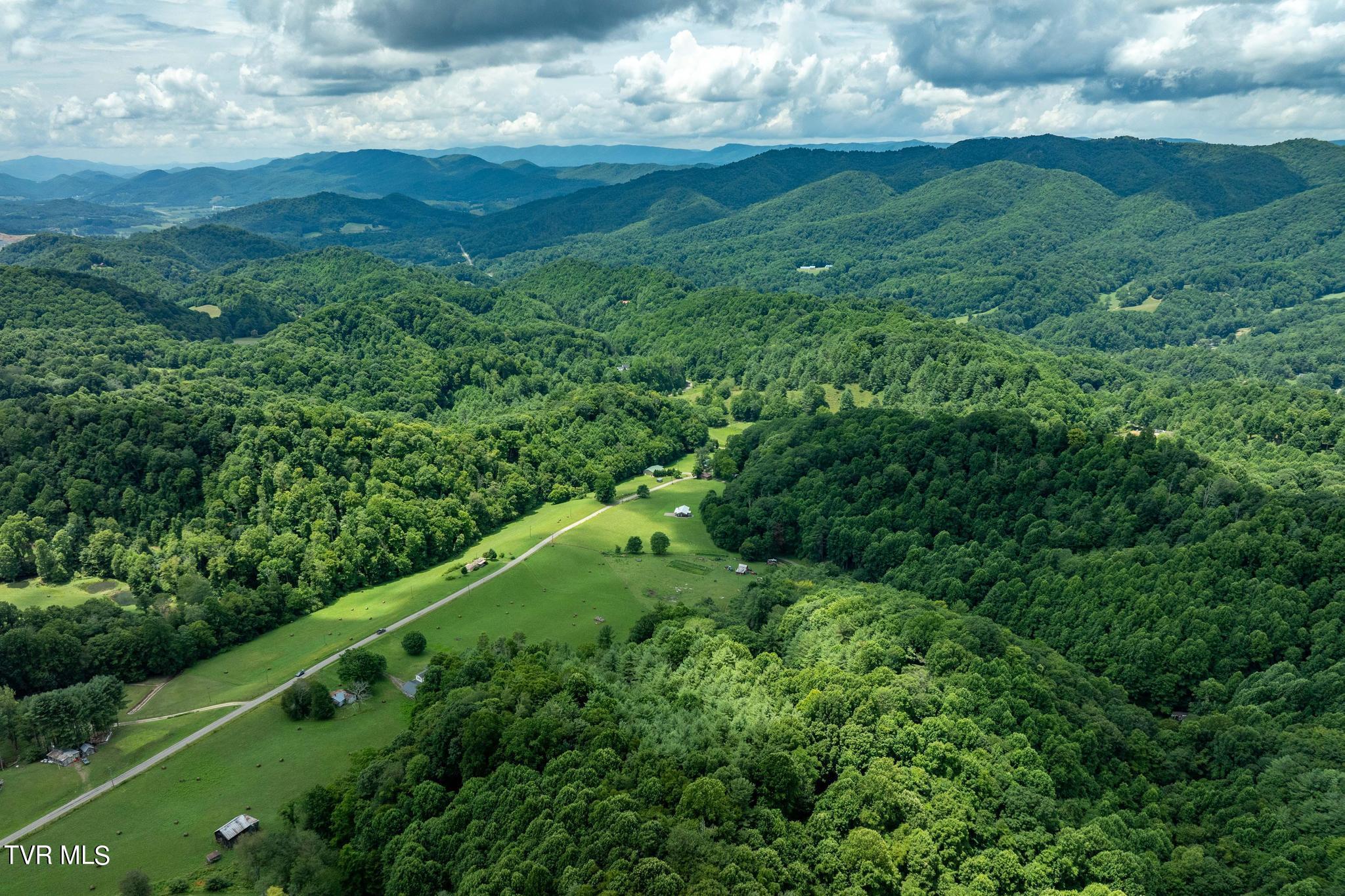 2051 Stage Road Mountain City, TN 37683 - Photo 37 of 64 2051 Stage Road (13 of 69)