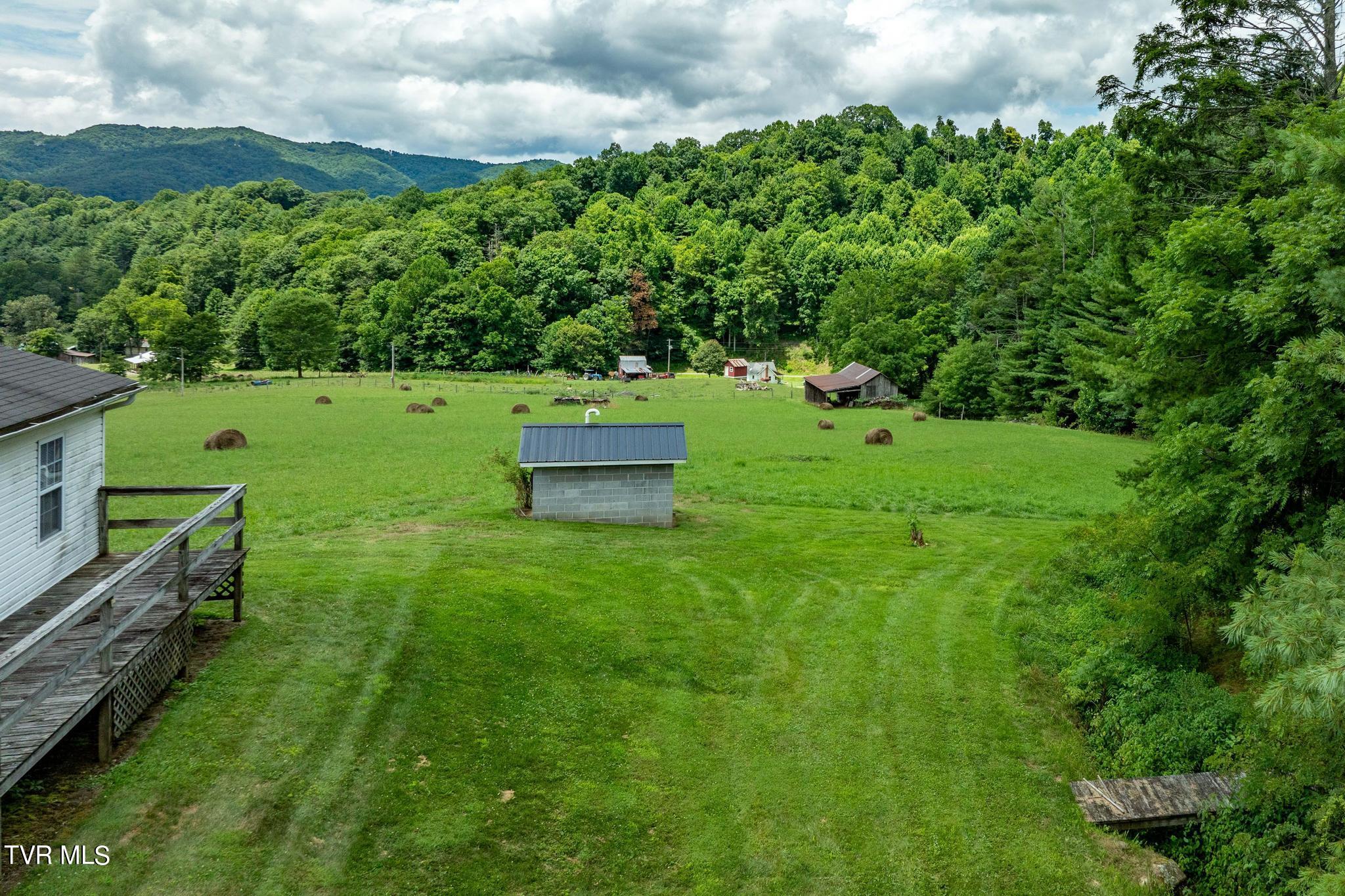 2051 Stage Road Mountain City, TN 37683 - Photo 5 of 64 2051 Stage Road (19 of 69)