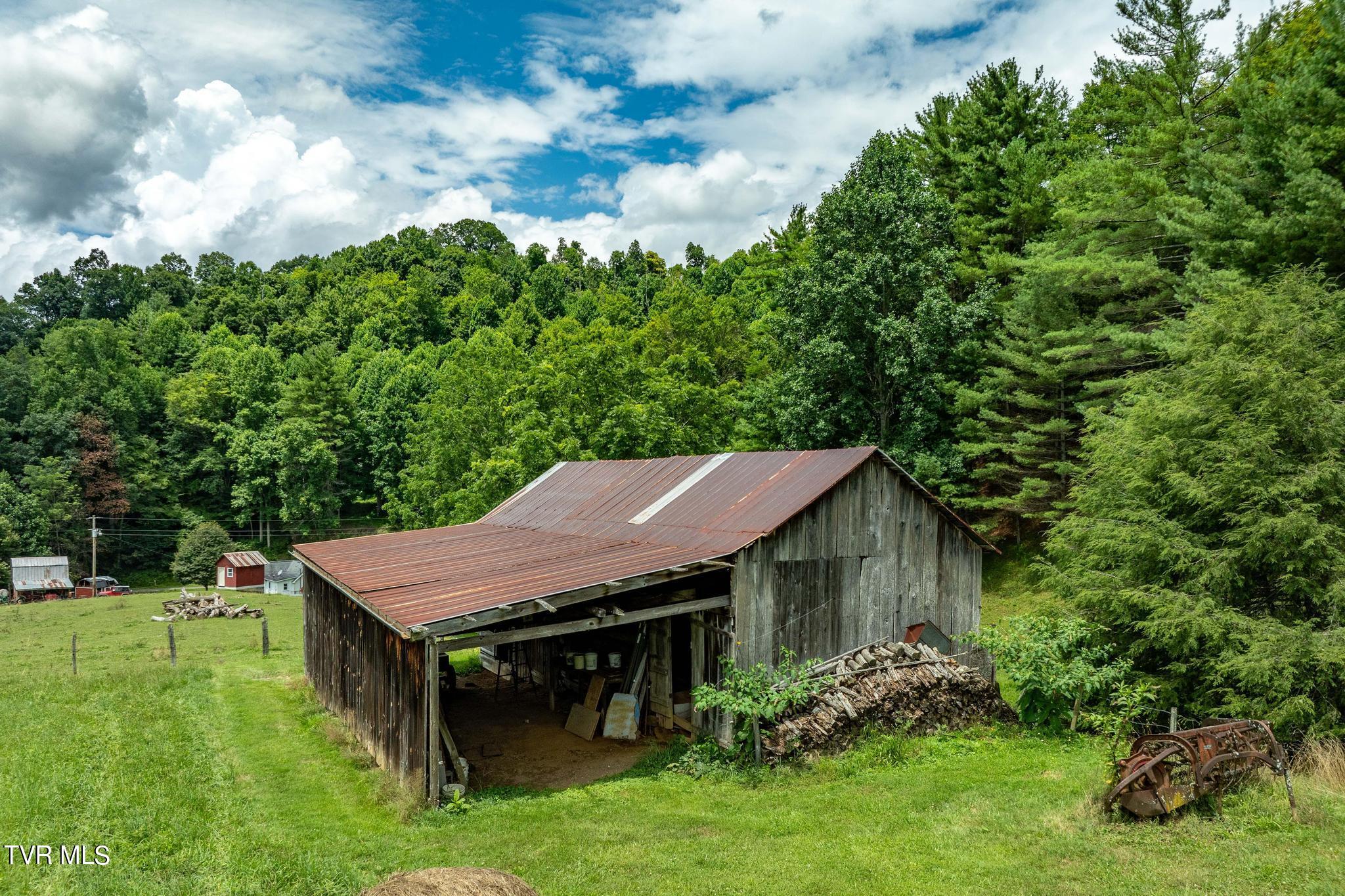 2051 Stage Road Mountain City, TN 37683 - Photo 8 of 64 2051 Stage Road (22 of 69)