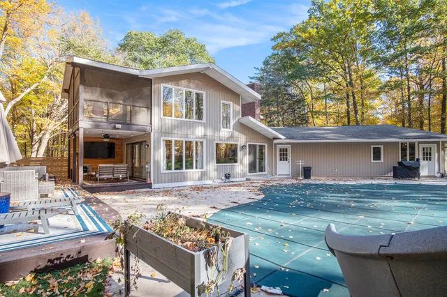 $1,250,000 | 7160 River Valley Drive Southeast, Alto, MI 49302