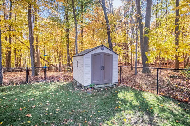 $1,250,000 | 7160 River Valley Drive Southeast, Alto, MI 49302