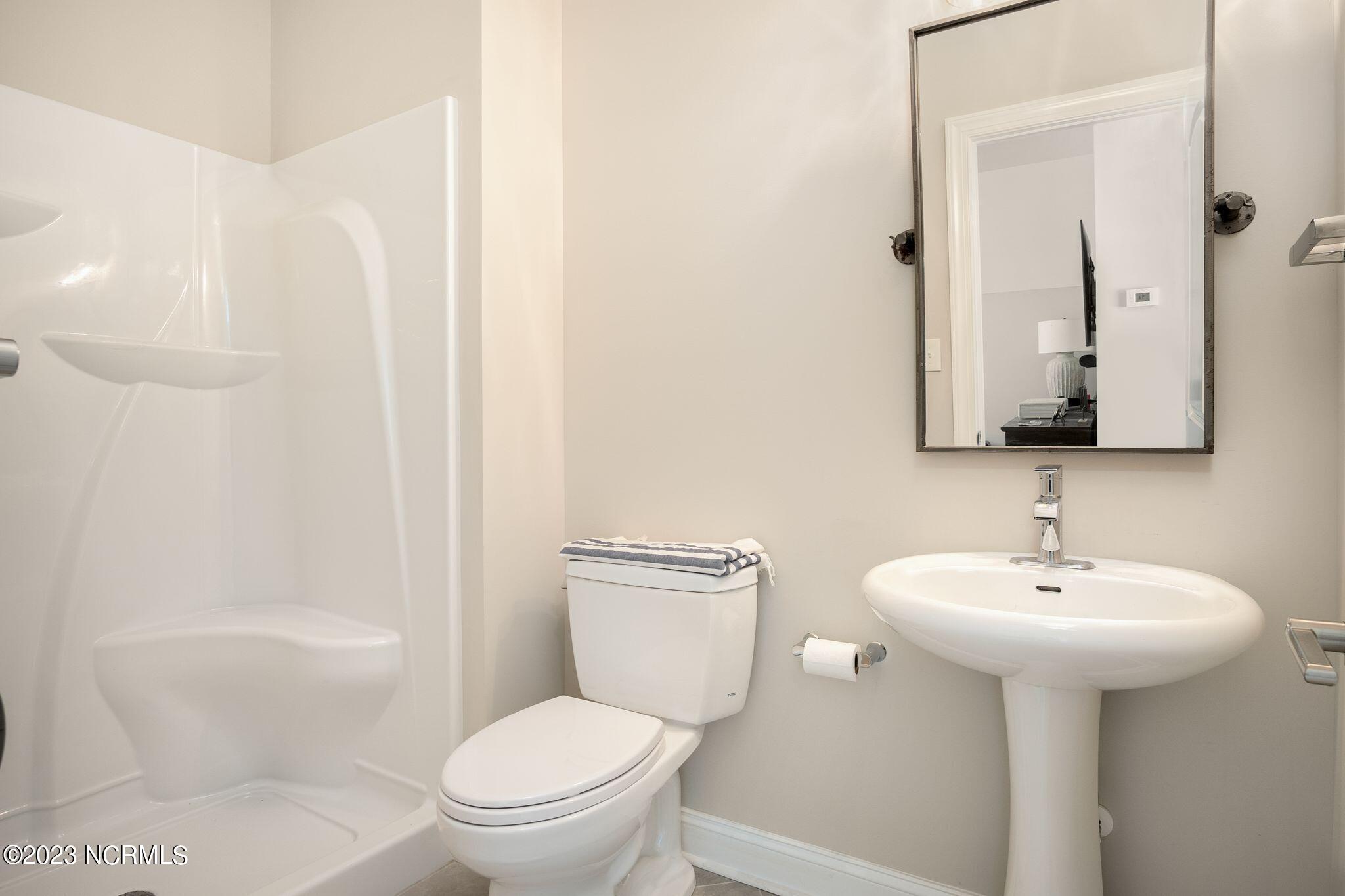 17 Gables Road New Bern, NC 28562 - Photo 63 of 129 Fourth Bathroom