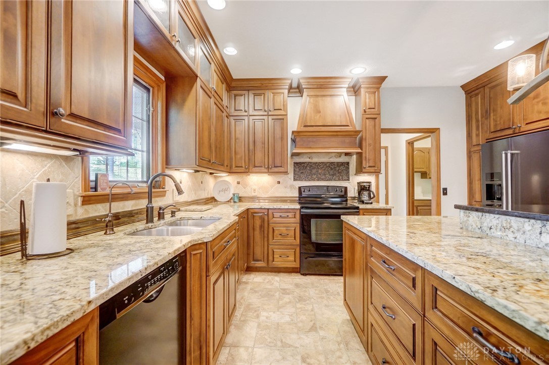 613 Rustic Trail Beavercreek, OH 45434 - Photo 28 of 98