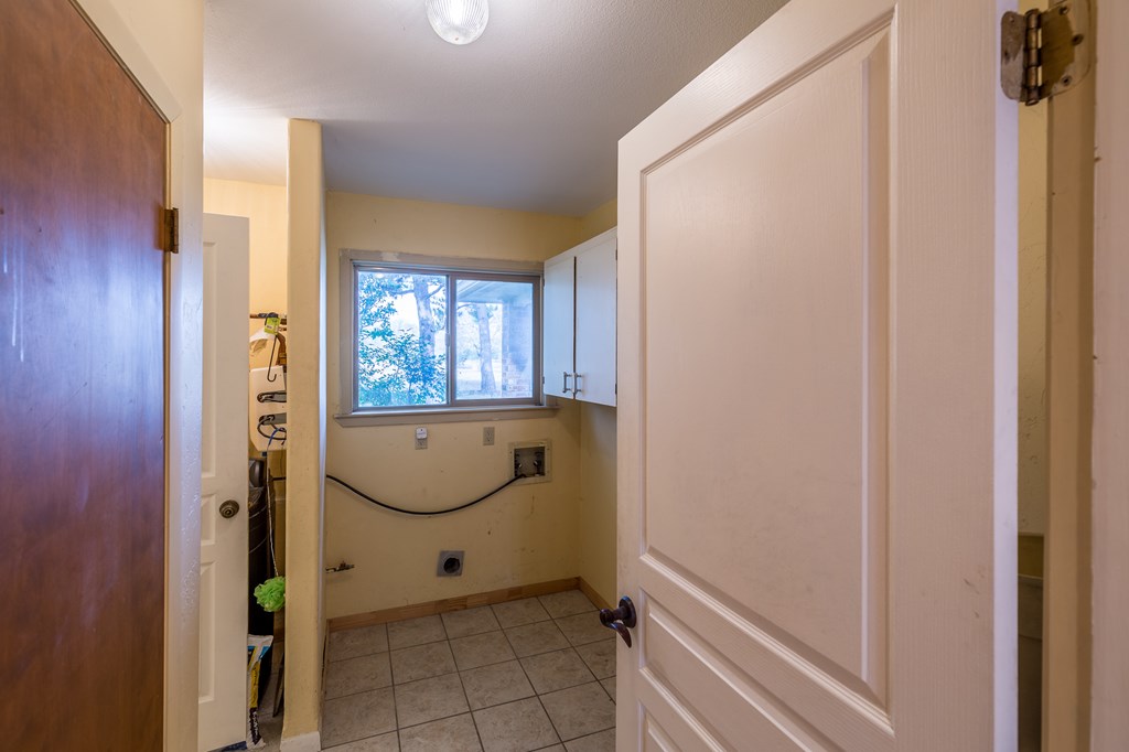 307 Frederick Road Fredericksburg, TX 78624 - Photo 9 of 14 a view of an entryway with window