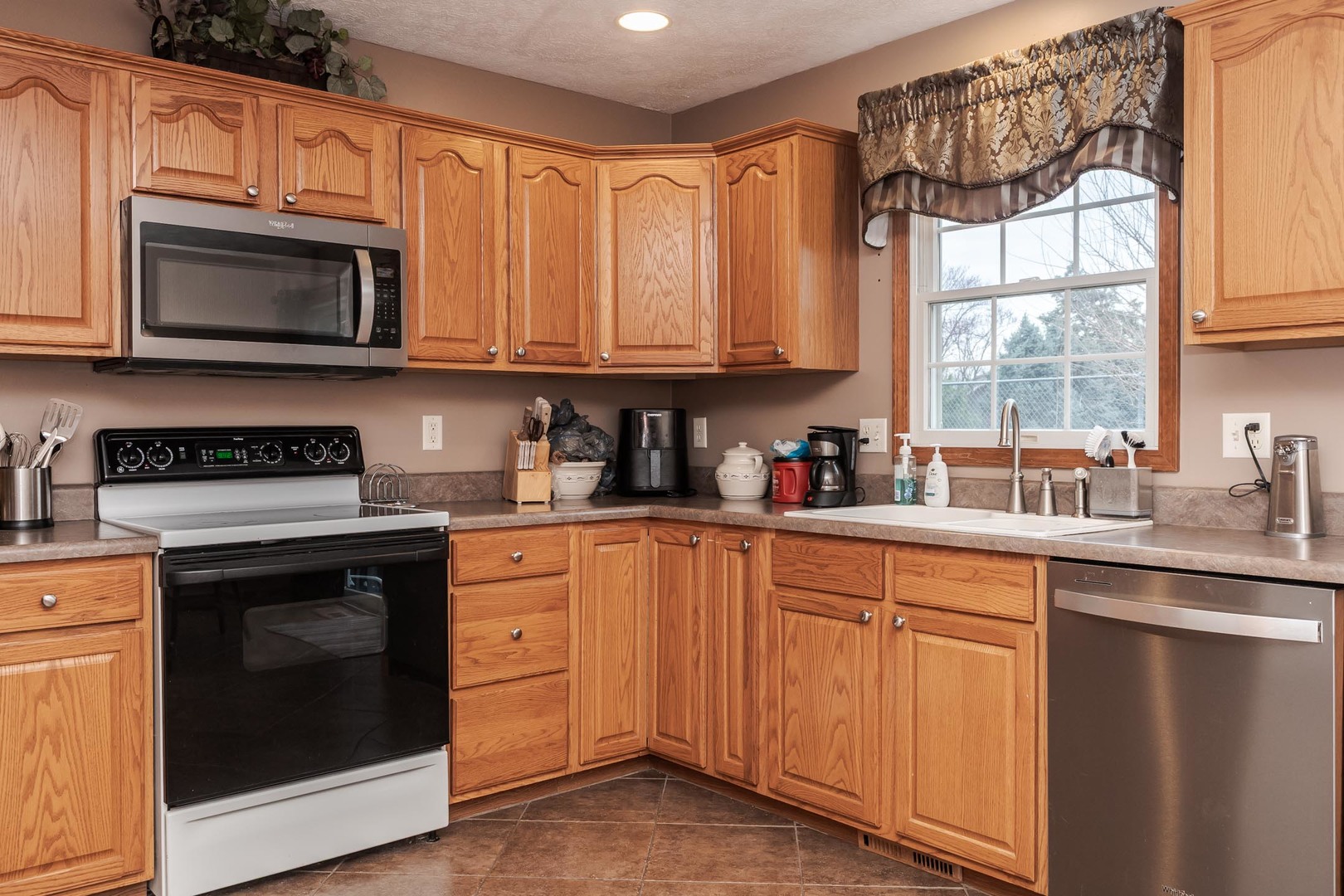 1633 Frontier Drive Normal, IL 61761 - Photo 8 of 20 Gallery Image 8