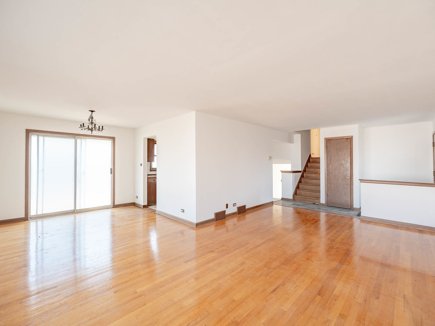 7849 80th Place Bridgeview, IL 60455 - Photo 3 of 14