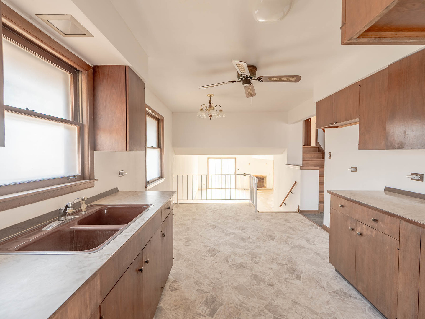 7849 80th Place Bridgeview, IL 60455 - Photo 5 of 14