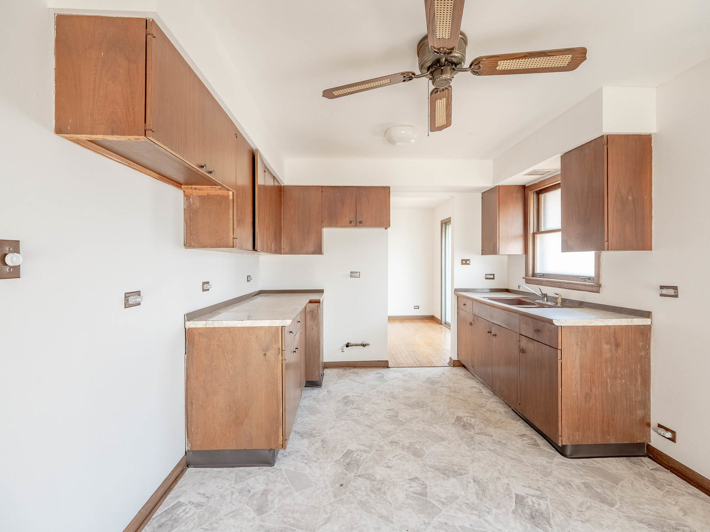 7849 80th Place Bridgeview, IL 60455 - Photo 6 of 14