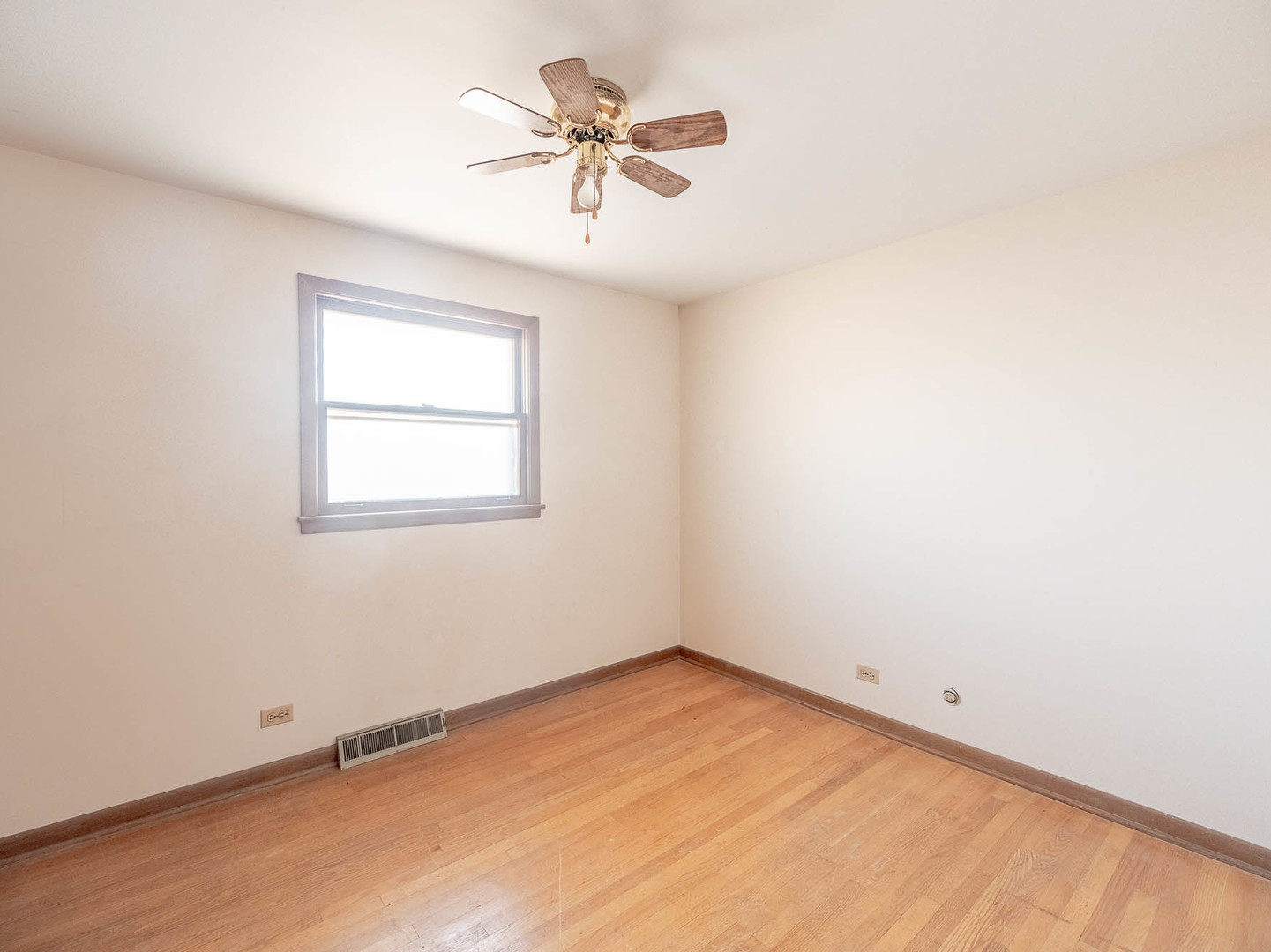 7849 80th Place Bridgeview, IL 60455 - Photo 9 of 14