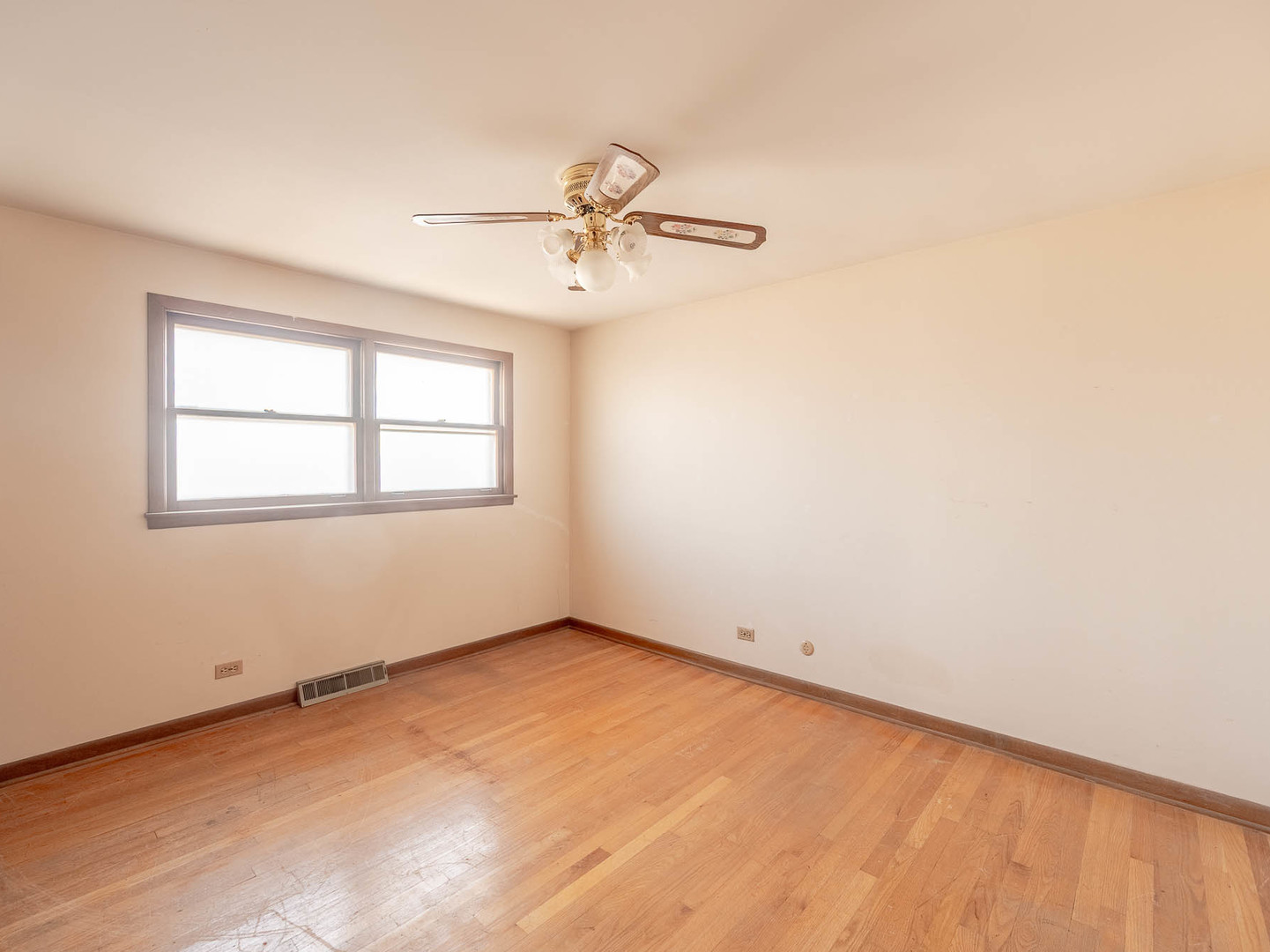 7849 80th Place Bridgeview, IL 60455 - Photo 10 of 14