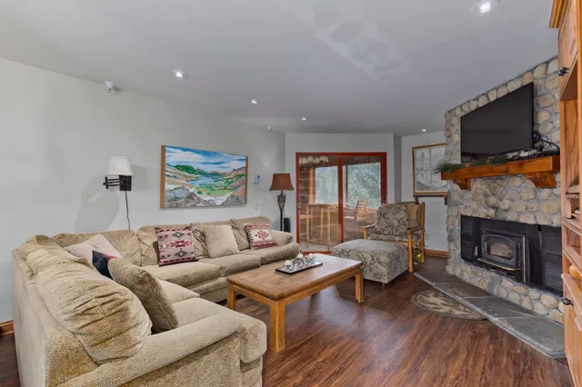 $815,000 | 865 Majestic Pines Drive, Unit 125, Mammoth Lakes, CA 93546