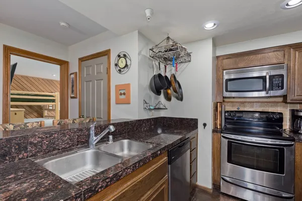 $750,000 | 865 Majestic Pines Drive, Unit 125, Mammoth Lakes, CA 93546