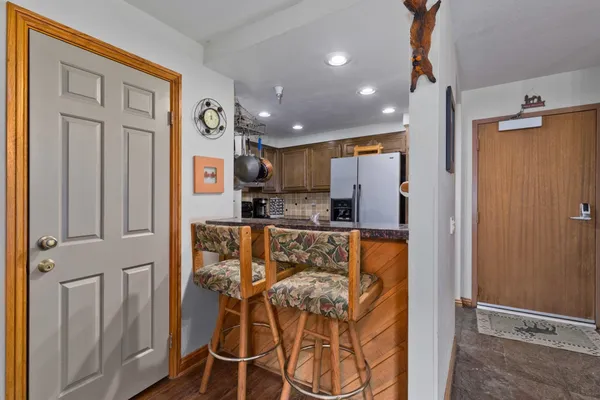 $750,000 | 865 Majestic Pines Drive, Unit 125, Mammoth Lakes, CA 93546