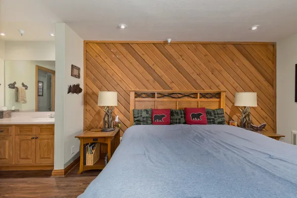 $750,000 | 865 Majestic Pines Drive, Unit 125, Mammoth Lakes, CA 93546