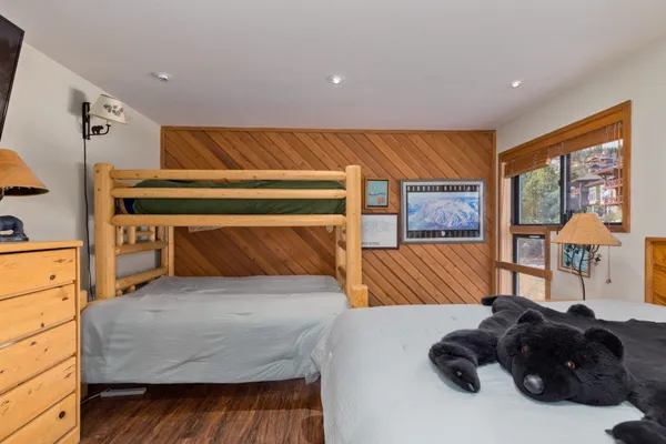 $750,000 | 865 Majestic Pines Drive, Unit 125, Mammoth Lakes, CA 93546