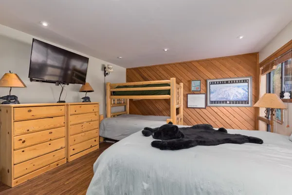 $750,000 | 865 Majestic Pines Drive, Unit 125, Mammoth Lakes, CA 93546